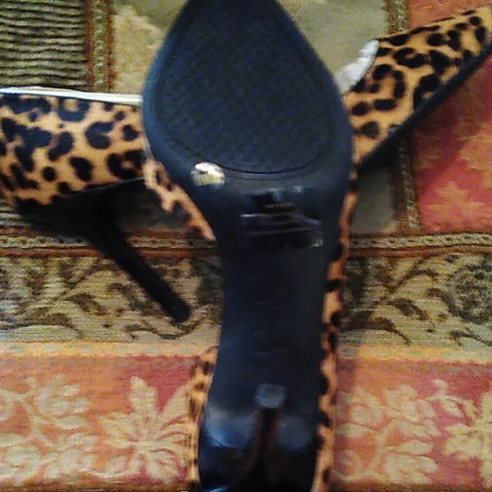 Shoes - Picture 4 of 4